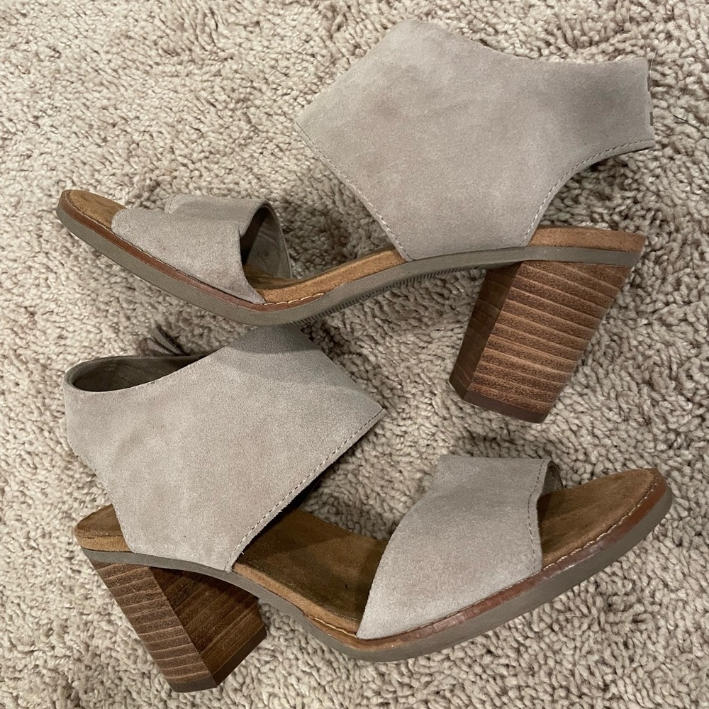 Toms Women’s Majorca Cut out heel 7.5